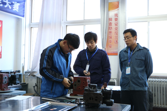 图9 120型控制阀拆装技能大赛.JPG
